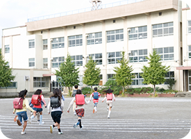 地元小学校へ、酪農の出前授業