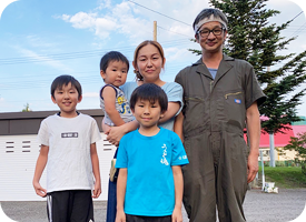 The Daizou Dairy Farm Family (The proprietor, Makoto, on the right)